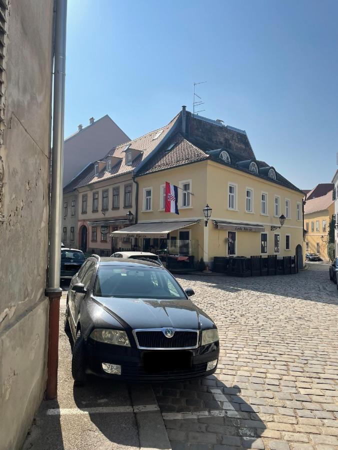 Grich Witch Apartment Zagreb Exteriör bild
